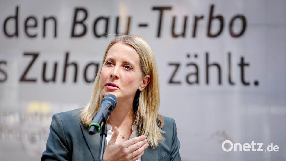 Bundesbauministerin Verena Hubertz. Die Bundesregierung will über schnellere Genehmigungen den schleppenden Wohnungsbau in Schwung bringen. (Archivbild) Bild: Kay Nietfeld/dpa