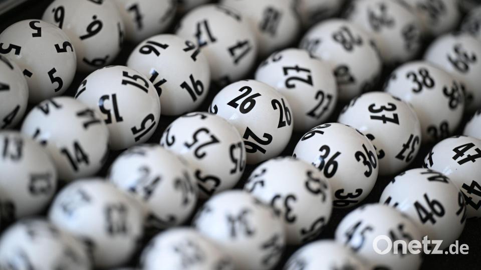 Der Eurojackpot von 120 Millionen Euro wurde mit einem Schein aus Berlin geknackt. (Symbolbild) Bild: Arne Dedert/dpa