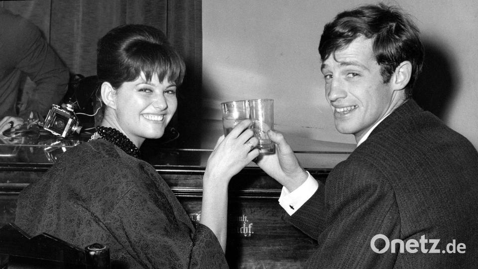 Claudia Cardinale arbeitete auch mit Schauspieler Jean-Paul Belmondo zusammen. (Archivbild von 1960) Bild: Mario Torrisi/AP/dpa