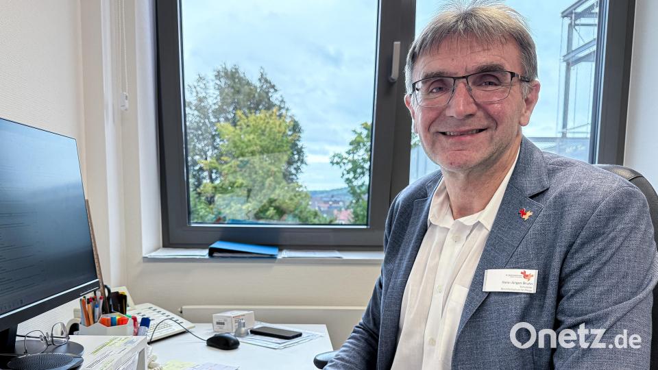 Seit 2005 ist der Berufspädagoge im Gesundheitswesen Hans-Jürgen Bruhn Leiter der Berufsfachschule für Pflege – er liebt und lebt seinen Job. Bild: Stephan Huber