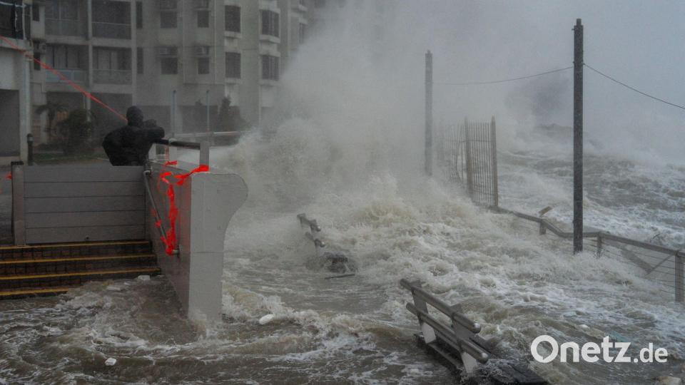 In vielen Küstengegenden drückten der Orkan das Meerwasser in die Städte. Bild: Vernon Yuen/Nexpher via ZUMA Press Wire/dpa
