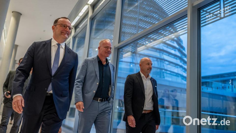 Die Spitzen der Koalitionsfraktionen sind erleichtert über gelungene Richterwahl. Bild: Michael Kappeler/dpa
