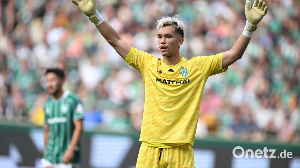 Fehlt wegen einer Schulterverletzung gegen die Bayern: Werder-Torwart Mio Backhaus (Archiv) Bild: Carmen Jaspersen/dpa