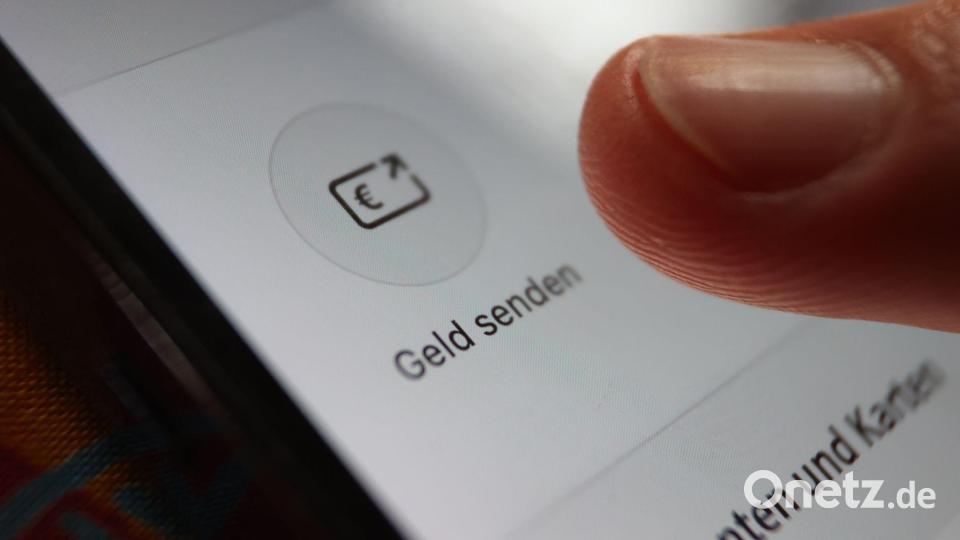 Wer Wero nutzt, braucht im Unterschied zu einer herkömmlichen Überweisung nicht die Kontonummer des Empfängers, sondern kann Geld in Echtzeit an eine Handynummer oder E-Mail-Adresse senden. (Symbolbild) Bild: Karl-Josef Hildenbrand/dpa