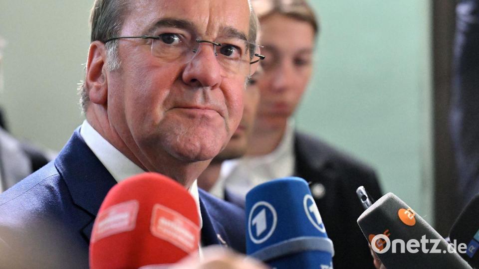 „Unsere Hauptaufgabe ist, schnell Verteidigungsfähigkeit und schnell Vollausstattung herbeizuführen“, sagt Verteidigungsminister Pistorius. Bild: Martin Schutt/dpa