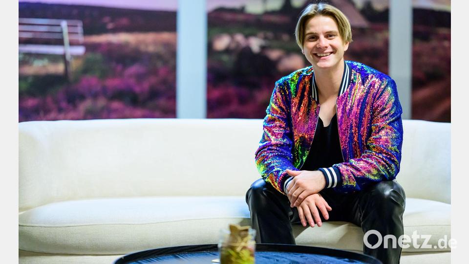 Ein überheblicher Influencer - Sänger Vincent Gross über seine Rolle in der ARD-Telenovela „Rote Rosen“. Bild: Philipp Schulze/dpa