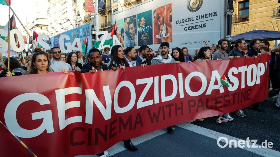 Teilnehmer einer propalästinensischen Demonstration im spanischen Teil des Baskenlandes warfen Israel einen Völkermord im Gazastreifen vor. Bild: Arnaitz Rubio/EUROPA PRESS/dpa