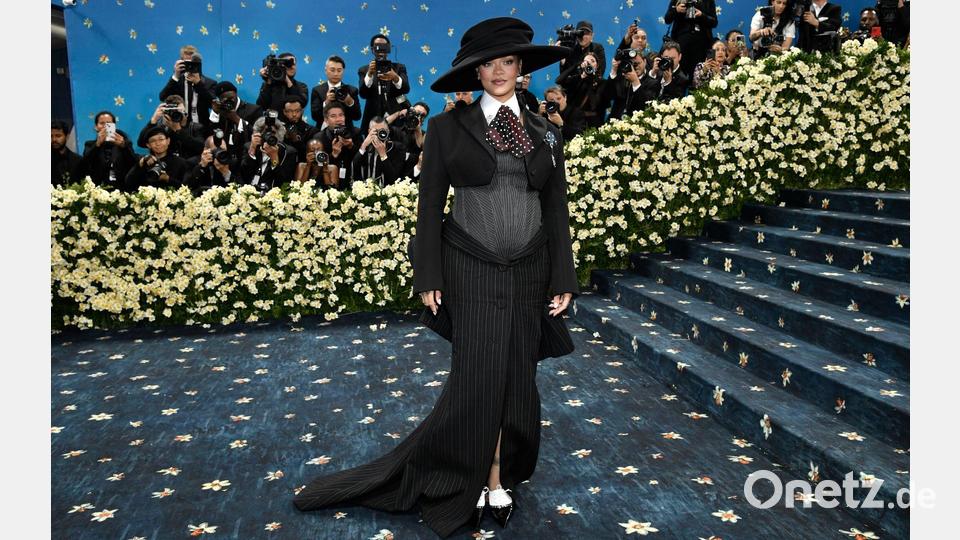 Rihanna erscheint bei der Met Gala mit Babybauch. (Archivbild) Bild: Evan Agostini/Invision/dpa