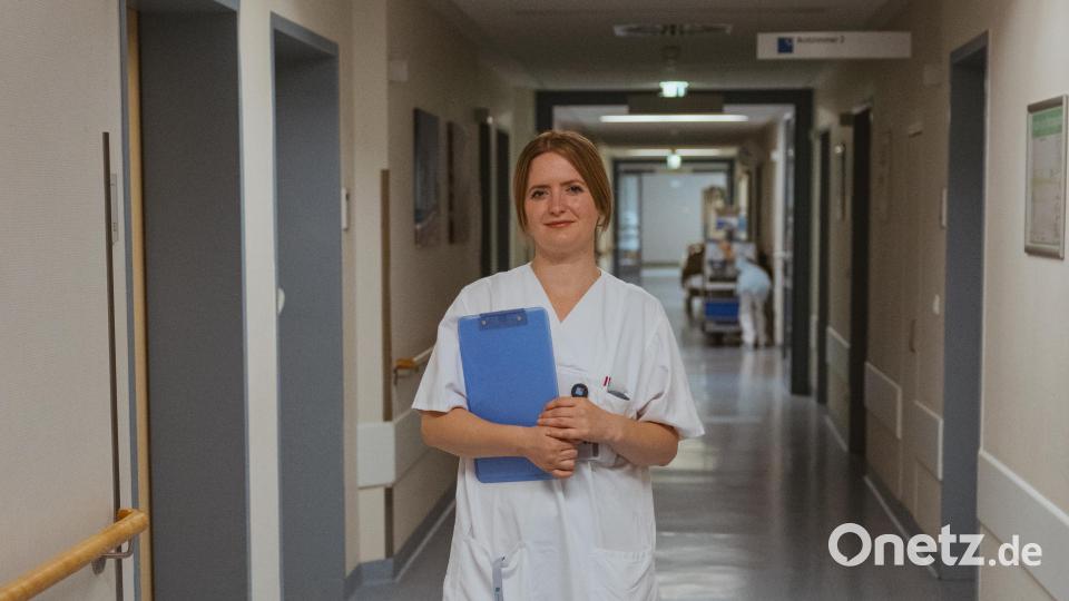 Leonora Sabani, Fachpflegerin für Onkologie am Klinikum in Amberg: &quot;Die Arbeit mit krebskranken Frauen ist fordernd, für mich aber echte Berufung.&quot; Bild: Sara Neidhardt