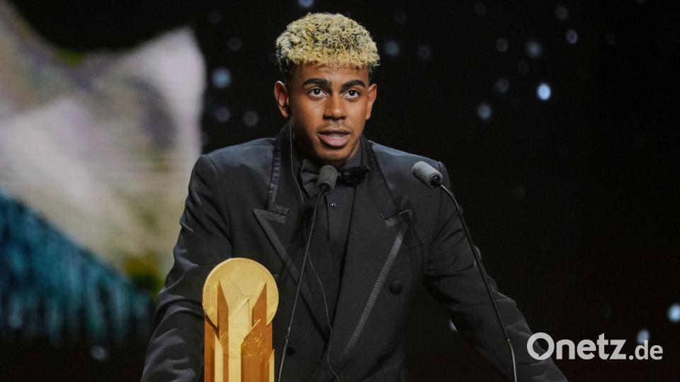 Lamine Yamal bei der Gala zur Verleihung des Ballon d&#039;Or. Bild: Thibault Camus/AP/dpa