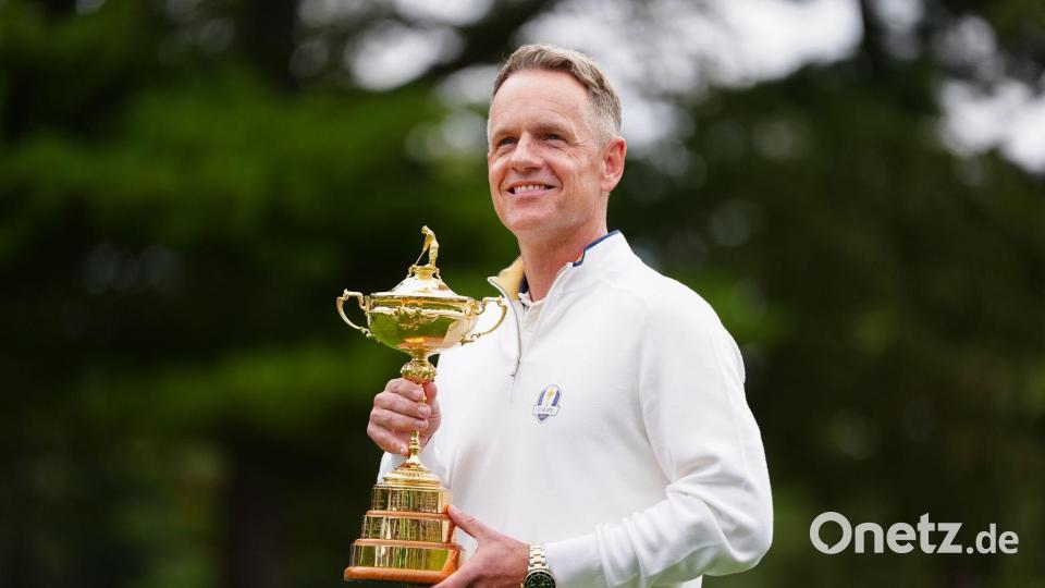 Europas Team-Kapitän Luke Donald mit der Ryder-Cup-Trophäe. Bild: David Davies/PA Wire/dpa
