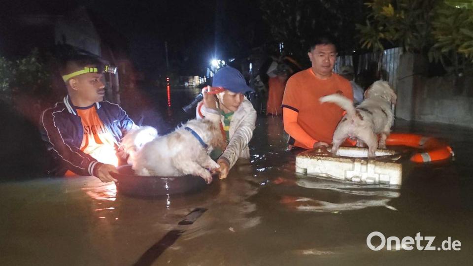 Zunächst hatte der Super-Taifun „Ragasa“ auf den Philippinen gewütet, nun ist „Bualoi“ auf Land getroffen. Bild: Uncredited/Philippine Coast Guard/AP/dpa