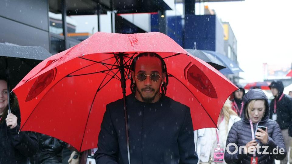 Lewis Hamilton nahm die Bulldogge öfter mal mit an die Rennstrecke. (Archivbild) Bild: Andrew Matthews/PA Wire/dpa