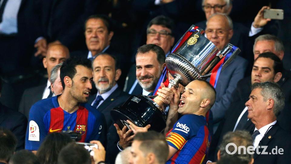 Sergio Busquets (l) und Andres Iniesta (r) gehörten zur Goldenen Generation des FC Barcelona. (Archivbild) Bild: picture alliance / Francisco Seco/AP/dpa