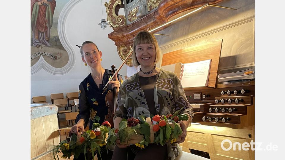 Monta Trigault (Violine) und Ligita Sneibe an der generalsanierten Orgel in Pressath. Bild: bod bod