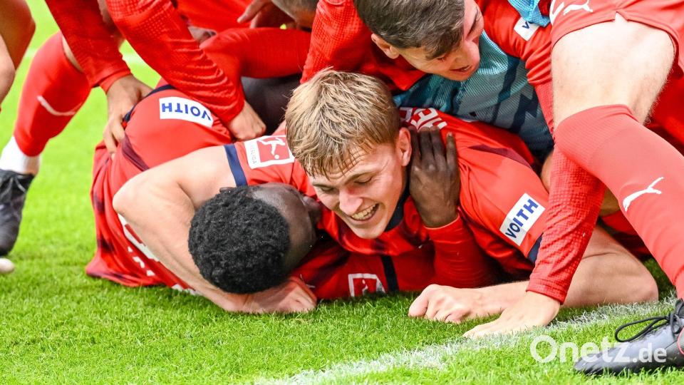 Heidenheimer Erleichterung: Vor dem Spiel gegen den FCA war der Ostalb-Club punktlos gewesen. Bild: Harry Langer/dpa