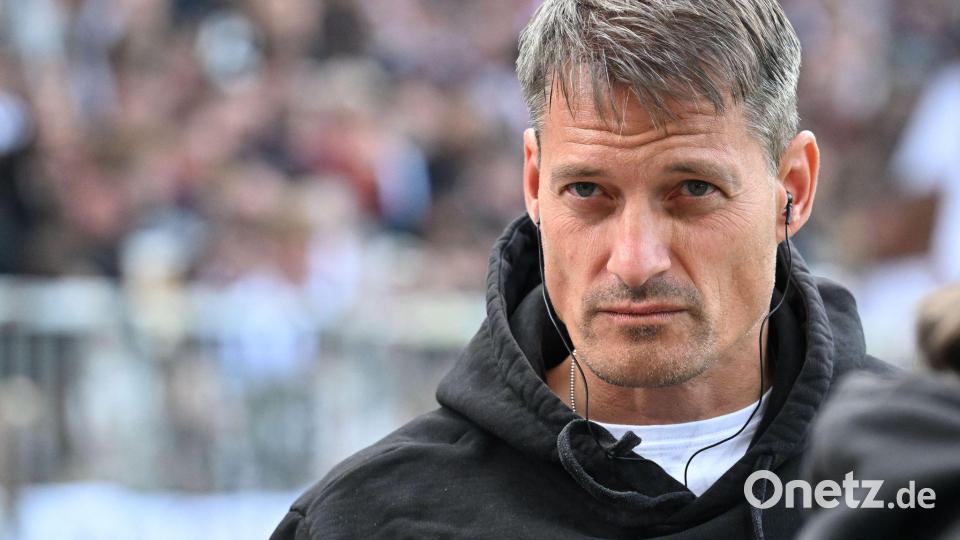 Erwartete nach der Stuttgart-Niederlage eine Reaktion seiner Mannschaft: St. Paulis Trainer Alexander Blessin Bild: Carmen Jaspersen/dpa