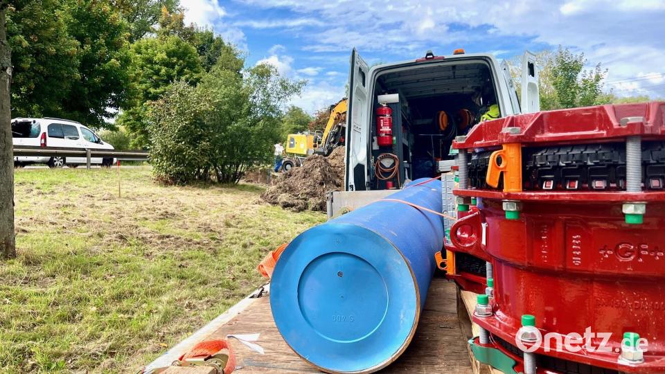 Wasserrohrbruch Fahrradweg neben B22 Bild: Gabi Schönberger
