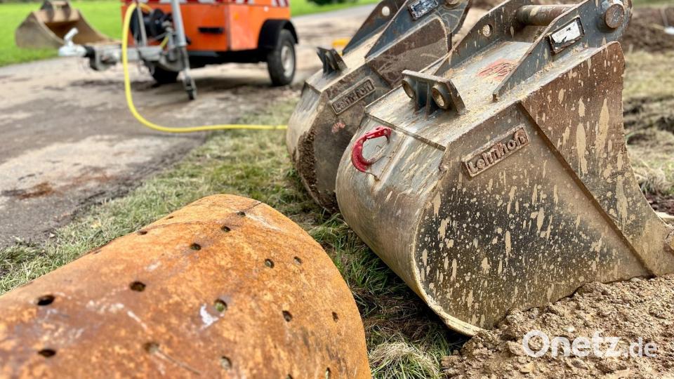Wasserrohrbruch Fahrradweg neben B22 Bild: Gabi Schönberger