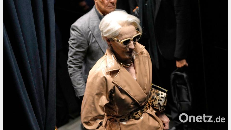 Meryl Streep in einem Vinylmantel. Bild: Luca Bruno/AP/dpa