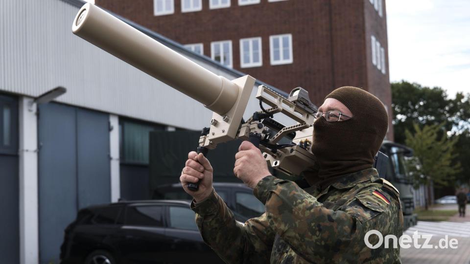 Zuletzt machten illegale Drohnenüberflüge etwa in Skandinavien häufiger Schlagzeilen - der Bund will nun die Rechtslage verschärfen. Symbolbild: Marcus Golejewski/dpa