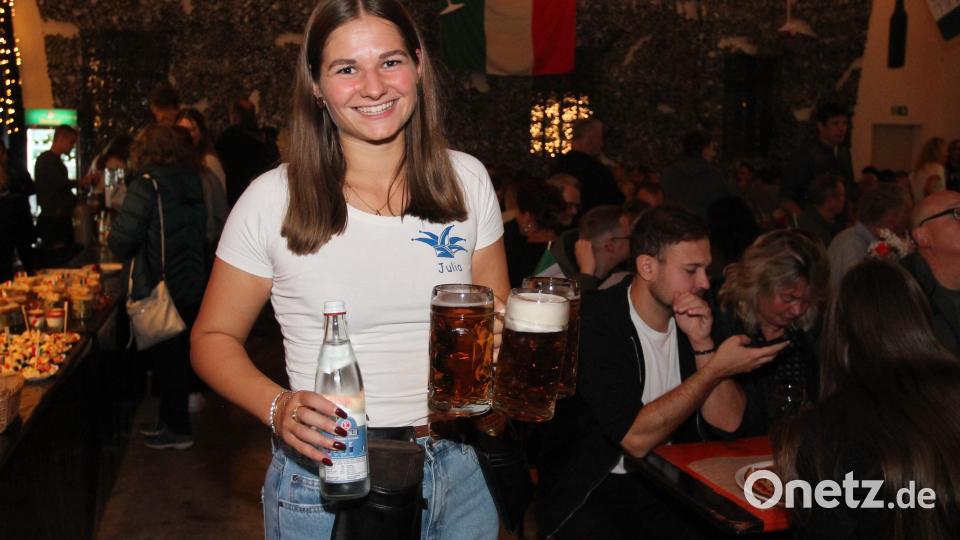 Julia Beugler strahlt und freut sich über den großen Zuspruch. Bild: pi