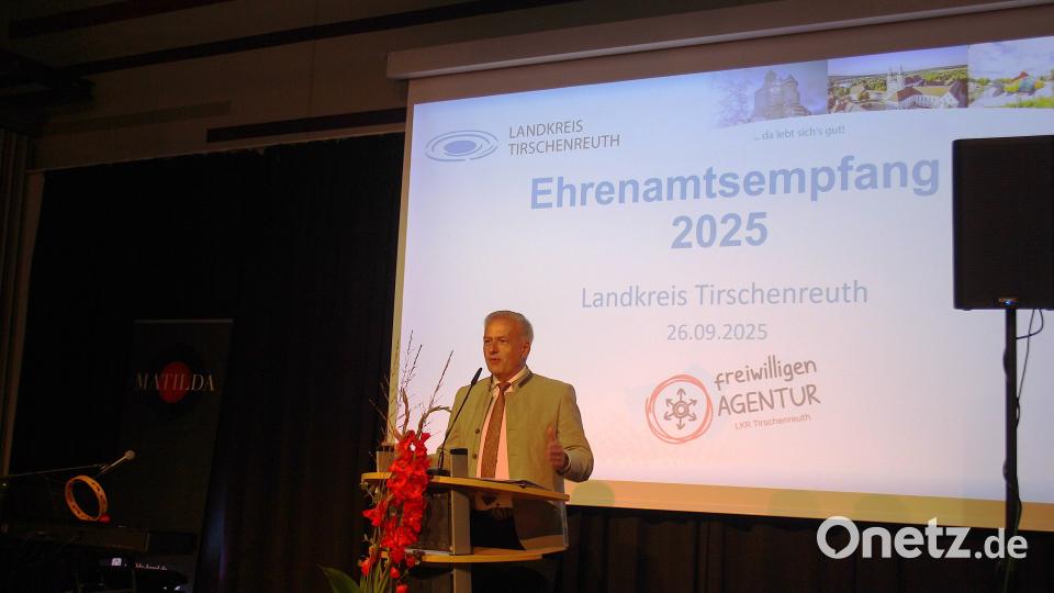 Landrat Roland Grillmeier betonte: &quot;Wir alle sind wohl im Ehrenamt aufgewachsen!&quot; Bild: stg