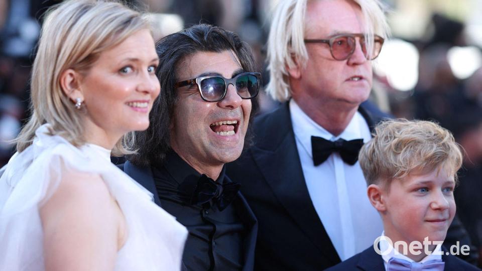 Der Regisseur Fatih Akin und einige seiner Schauspieler vom Film „Amrum“ bei den Filmfestspielen von Cannes. (Archivbild) Bild: Sameer Al-Doumy/AFP/dpa