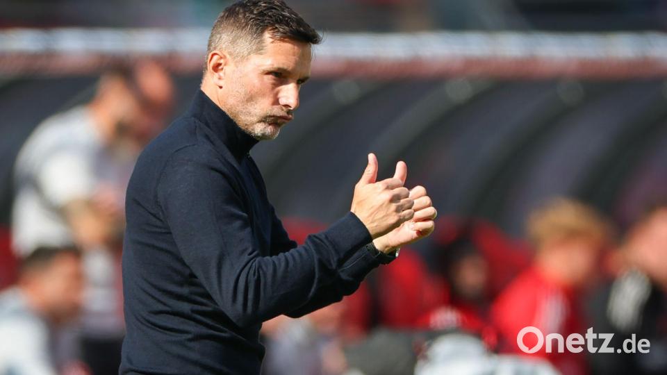 Daumen hoch: Hertha-Coach Stefan Leitl. Bild: Daniel Karmann/dpa