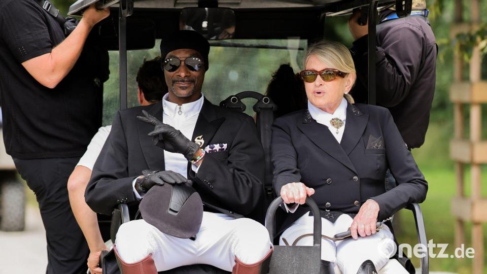Snoop Dogg und die US-amerikanische Fernsehmoderatorin Martha Stewart erhielten einen Emmy. Bild: Rolf Vennenbernd/dpa
