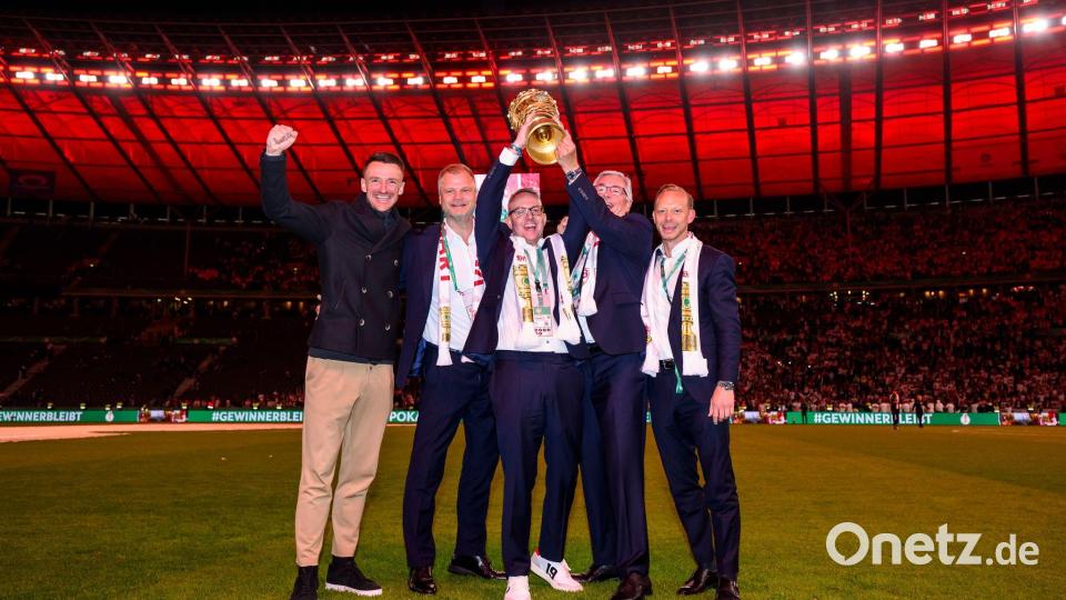 Vorstand Marketing und Vertrieb Rouven Kasper (r) wechselt vom VfB Stuttgart zum FC Bayern. (Archivbild) Bild: Tom Weller/dpa
