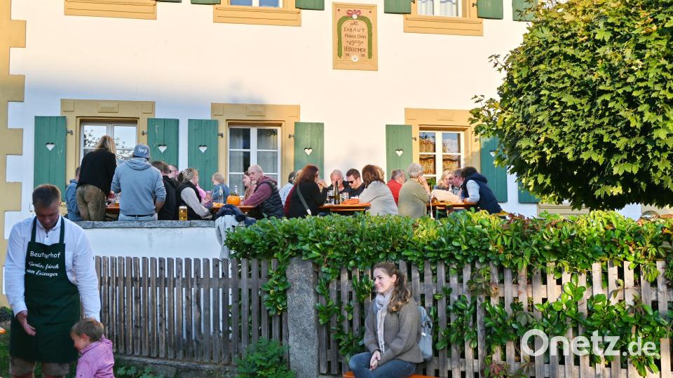 Wer wollte, konnte sich auch ein ruhiges Plätzchen vor der markanten Hoffassade sichern Bild: war