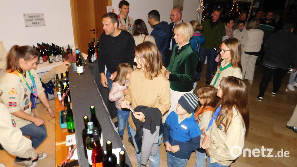 Heiß begehrt waren das Weinsortiment, die Käsevariationen und die Holzofenpizza. Bild: whü