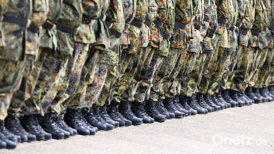 Könnte Deutschlands größter Vermieter Vonovia auch Wohnungen für Soldaten bereitstellen? Ja, sagt Konzernchef Rolf Buch. (Archivbild) Bild: Julian Stratenschulte/dpa