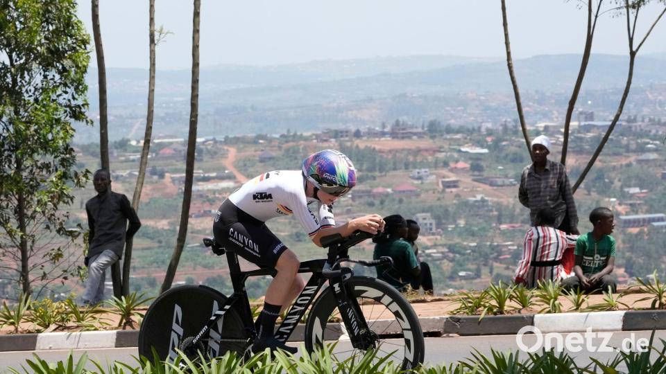 Die Deutsche Antonia Niedermaier beim Einzelzeitfahren der Frauen bei den Straßenrad-Weltmeisterschaften in Kigali. (Archiv) Bild: Jerome Delay/AP/dpa