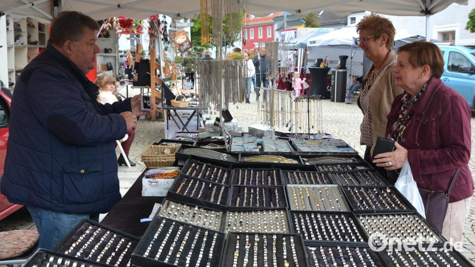 Interesse an Schmuck gab es an diesem Stand. Bild: jr