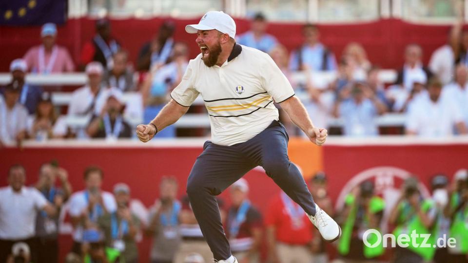 Der Sprung nach dem entscheidenden Putt: Shane Lowry bejubelt die Titelverteidigung im Ryder Cup. Bild: Matt Slocum/AP/dpa