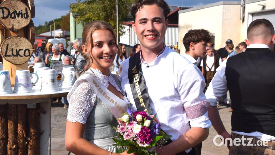 Hannah Schlagenhaufer und Paul Zaruba sind das neue &quot;Wülnauer&quot; Kirwapaar. Bild: fz