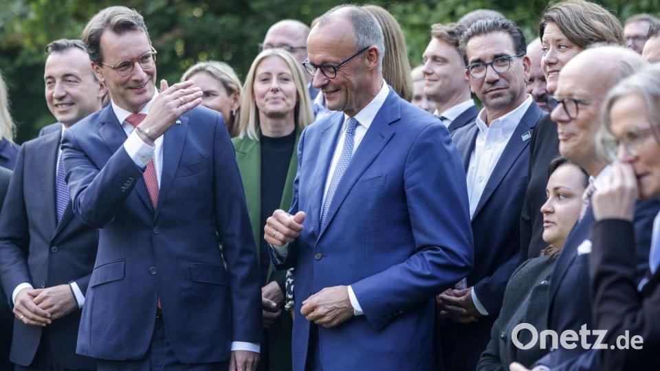 Bundeskanzler Friedrich Merz (CDU) hat die Wahlerfolge der CDU bei den Kommunalwahlen in NRW gelobt. Bild: Oliver Berg/dpa