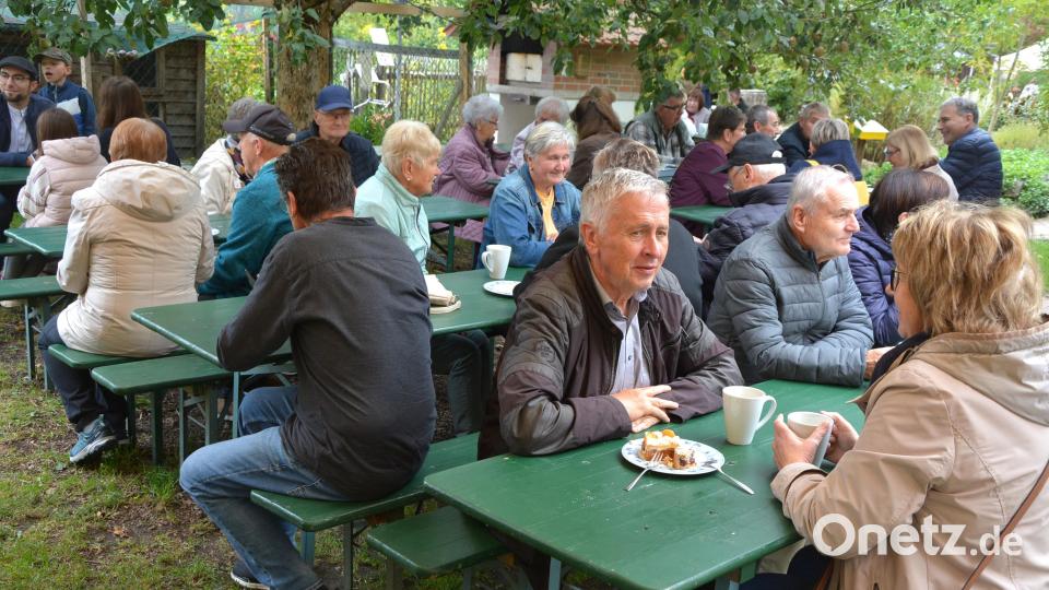 So ein Bummel strengt an, Kaffee und Kuchen waren der verdiente Lohn. Bild: Josef Rosner