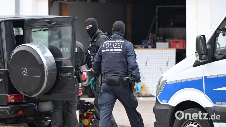 Auch in Weil der Stadt bei Stuttgart waren die Beamten im Einsatz. Bild: Bernd Weißbrod/dpa