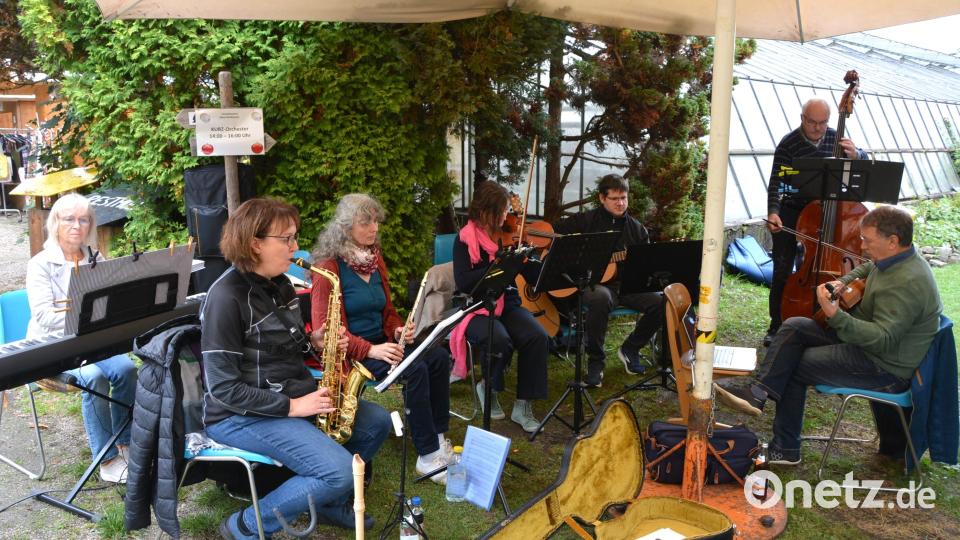 Das KuBZ-Orchester unter der Leitung von Klemens Reif (rechts) spielte auf. Bild: Josef Rosner