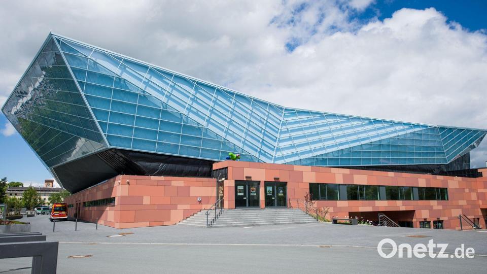 Die Freiheitshalle in Hof: Hier wollen die Dresdner Sinfoniker die lange Teilung Deutschlands musikalisch erfahrbar machen. (Archivbild) Bild: picture alliance / dpa