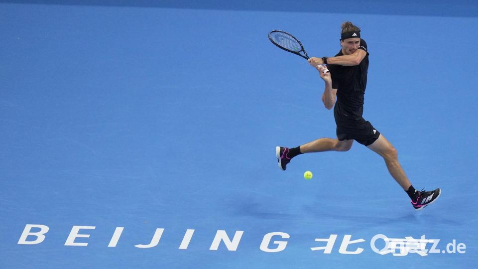 Alexander Zverev ist weiterhin weit weg von seiner Topform Bild: Andy Wong/AP/dpa