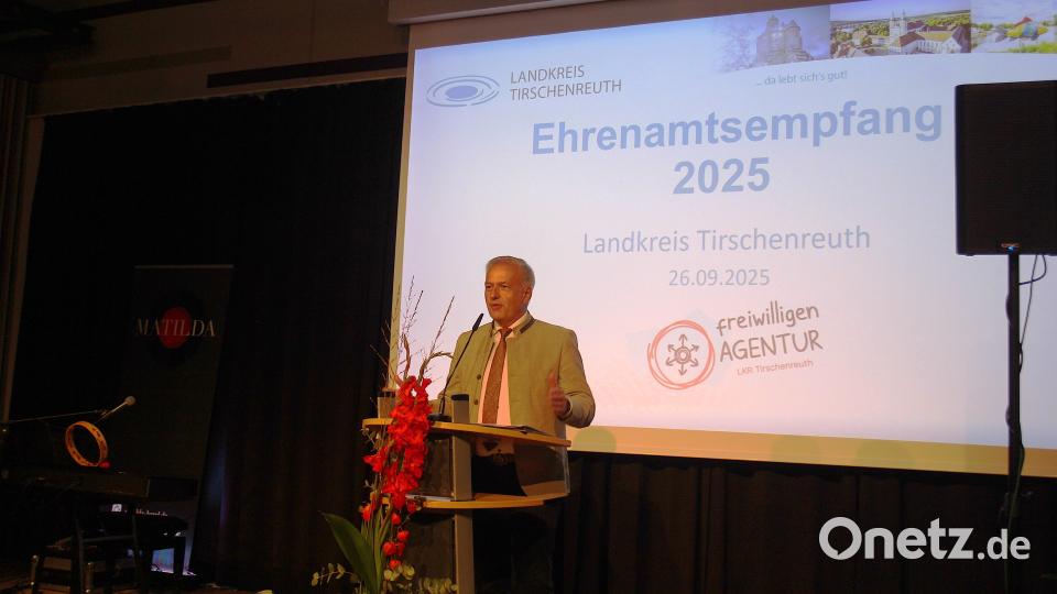 Landrat Roland Grillmeier betonte: &quot;Wir alle sind wohl im Ehrenamt aufgewachsen!&quot; Bild: stg