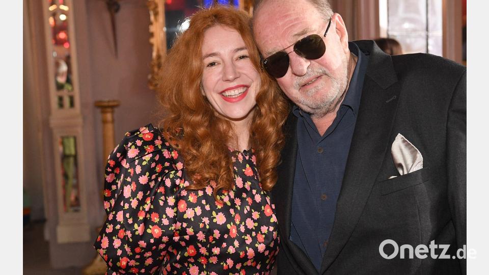 Der Musikproduzent Ralph Siegel ist in vierter Ehe mit Laura Siegel verheiratet. (Archivbild) Bild: Felix Hörhager/dpa