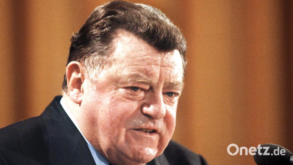Der frühere CSU-Parteichef und bayerische Ministerpräsident Franz Josef Strauß soll in die Ruhmeshalle Walhalla aufgenommen werden. (Archivbild) Bild: Frank Mächler/dpa