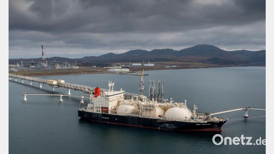 Unternehmen aus der EU importieren noch immer russisches LNG im Milliardenwert. (Archivbild) Bild: Uncredited/AP/dpa