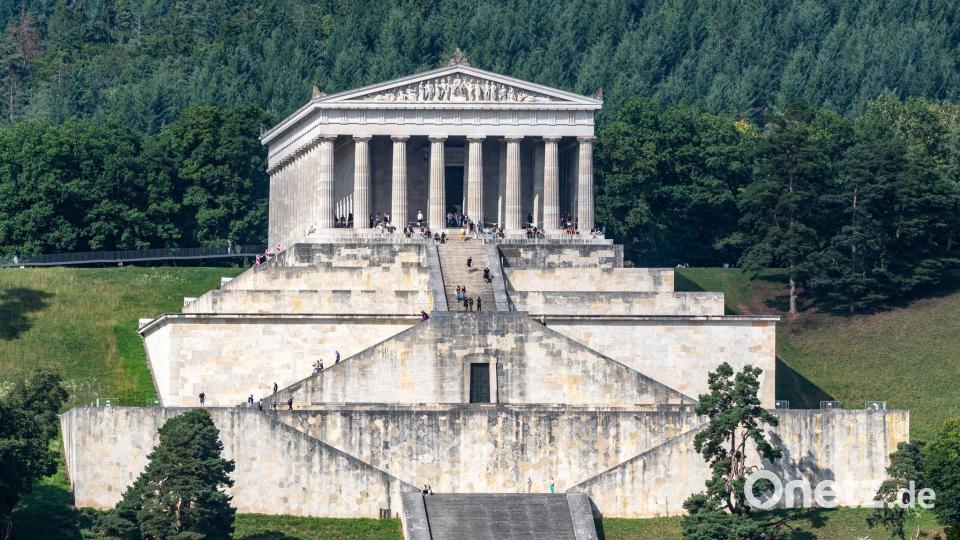 Die imposante Ruhmeshalle Walhalla befindet sich in Donaustauf bei Regensburg. Archivbild: Armin Weigel/dpa