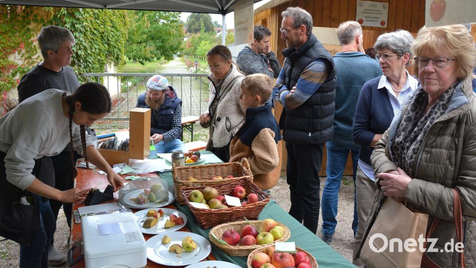 Der Stand der Umweltstation Waldsassen war dicht umlagert. Bild: Josef Rosner